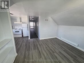 5957 Barker St in Niagara Falls, ON - Building Photo - Building Photo