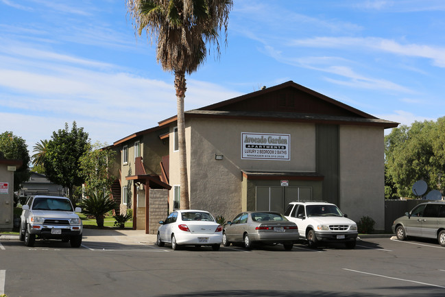 Avocado Garden Apartments in El Cajon, CA - Foto de edificio - Building Photo