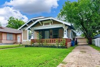 714 S Winnetka Ave in Dallas, TX - Foto de edificio - Building Photo