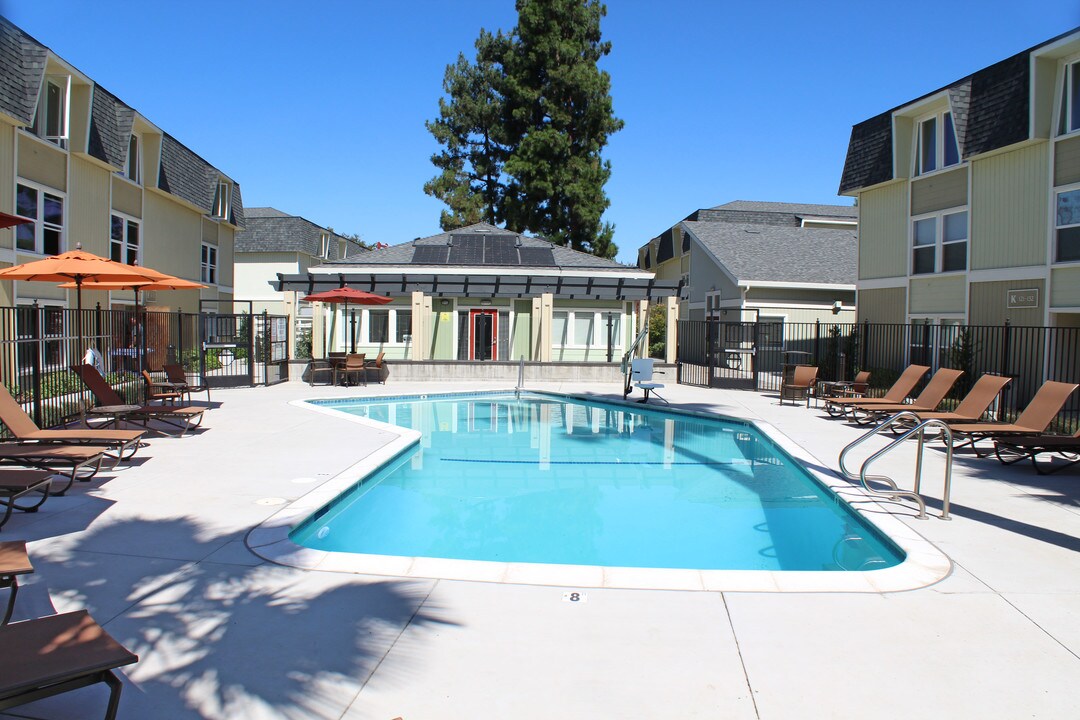 Riverbridge Apartments in Sacramento, CA - Building Photo