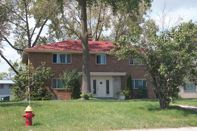 5327 N Mohawk Ave in Glendale, WI - Foto de edificio - Building Photo