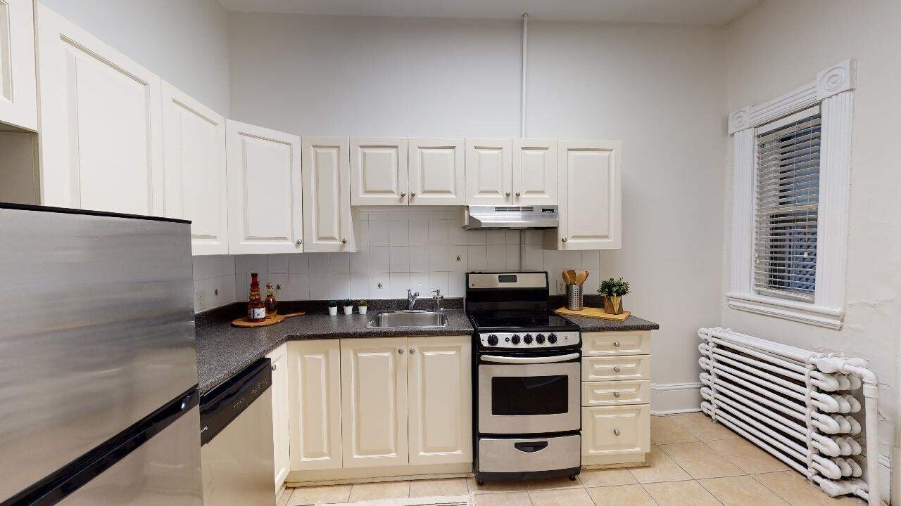 155 MacLaren in Ottawa, ON - Building Photo