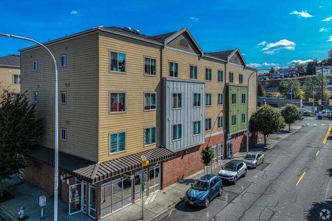 Divine Suites at Downtown Renton