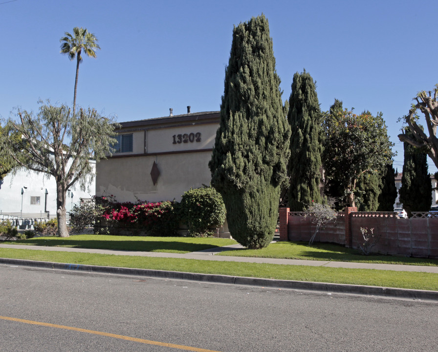 13202 Benton St in Garden Grove, CA - Building Photo