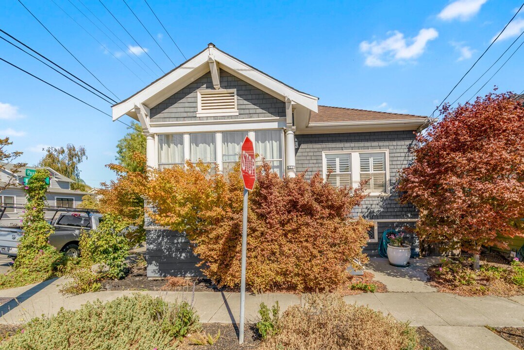 3225 Madison St in Alameda, CA - Building Photo