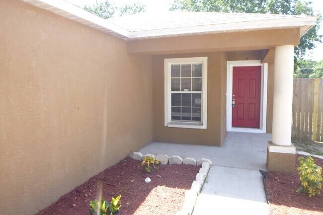 413 Pine Pointe Ct in Seffner, FL - Building Photo - Building Photo