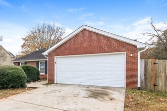 713 Arbor Hill Dr in Stone Mountain, GA - Foto de edificio - Building Photo