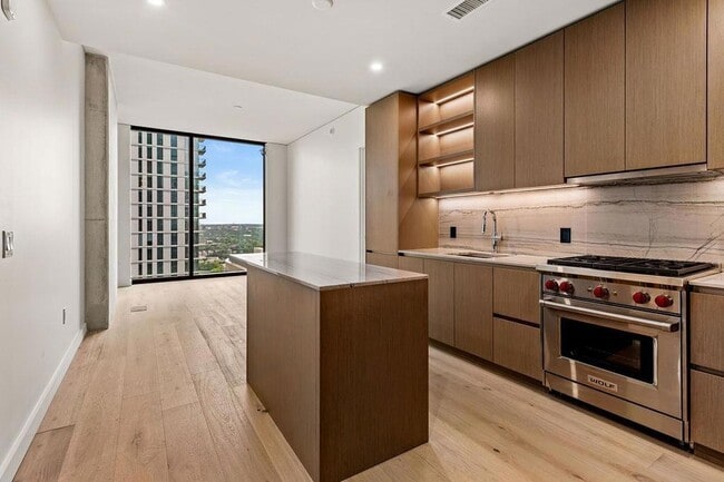 610 Davis St, Unit 2504 in Austin, TX - Foto de edificio - Building Photo