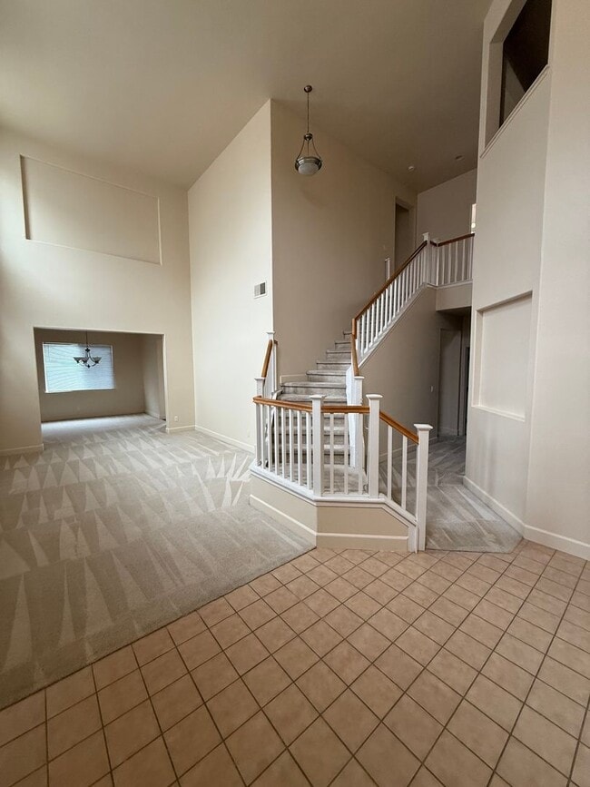 1717 Monte Vista Ct in West Sacramento, CA - Foto de edificio - Building Photo