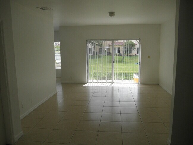 912 Talia Cir in Lake Worth Beach, FL - Building Photo - Building Photo