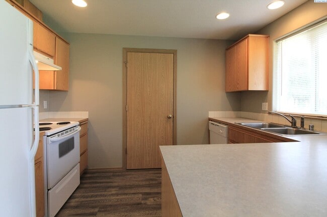 8411 Stutz Dr in Pasco, WA - Building Photo - Building Photo
