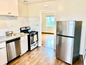 1116 Stannage Ave, Unit A in Albany, CA - Building Photo - Building Photo