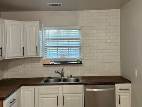 2731 Larkspur Dr SE in Atlanta, GA - Foto de edificio - Building Photo