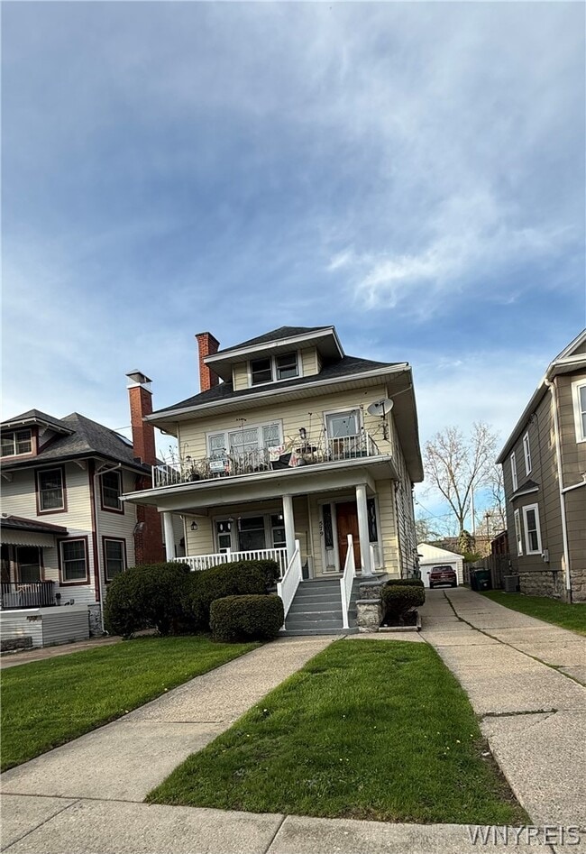 579 Crescent Ave