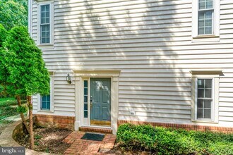 9662 Potters Hill Cir in Lorton, VA - Building Photo - Building Photo