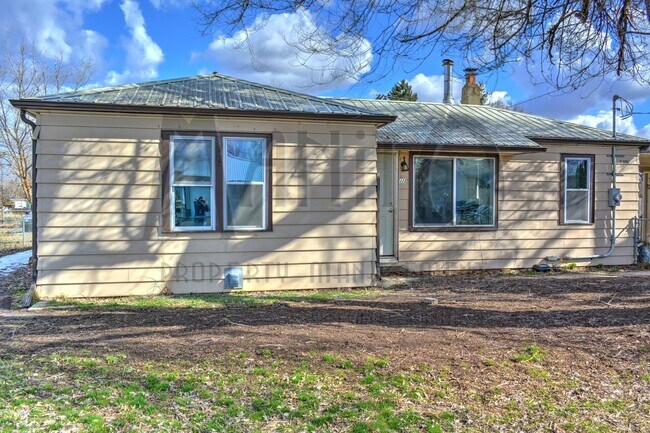 property at 1115 S Easy St