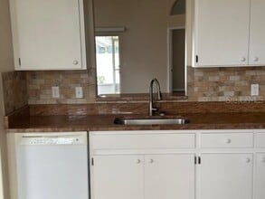 2510 Gotham Way in Valrico, FL - Building Photo - Building Photo