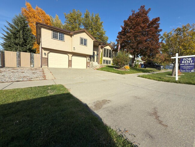 9206 N Londale Dr in Spokane, WA - Building Photo - Building Photo