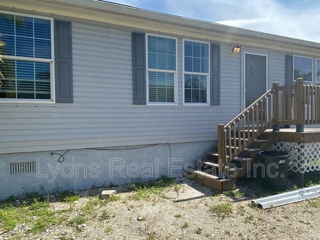 5527 Judith Rd in Bokeelia, FL - Building Photo - Building Photo