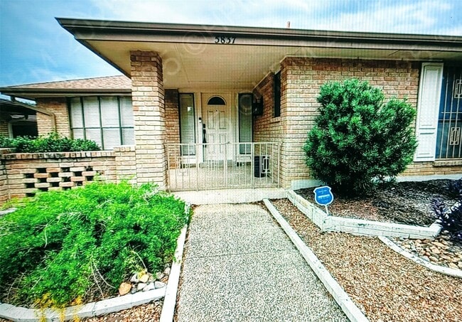 5837 Northgap Dr in San Antonio, TX - Foto de edificio - Building Photo