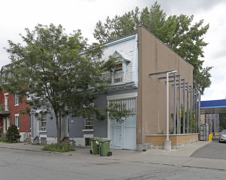 Saint-André Duplex in Montréal, QC - Building Photo