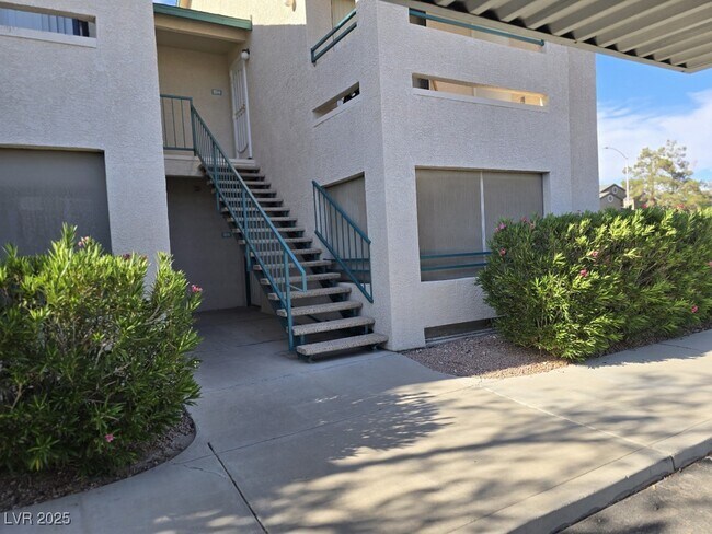 5111 S Lindell Rd in Las Vegas, NV - Building Photo - Building Photo