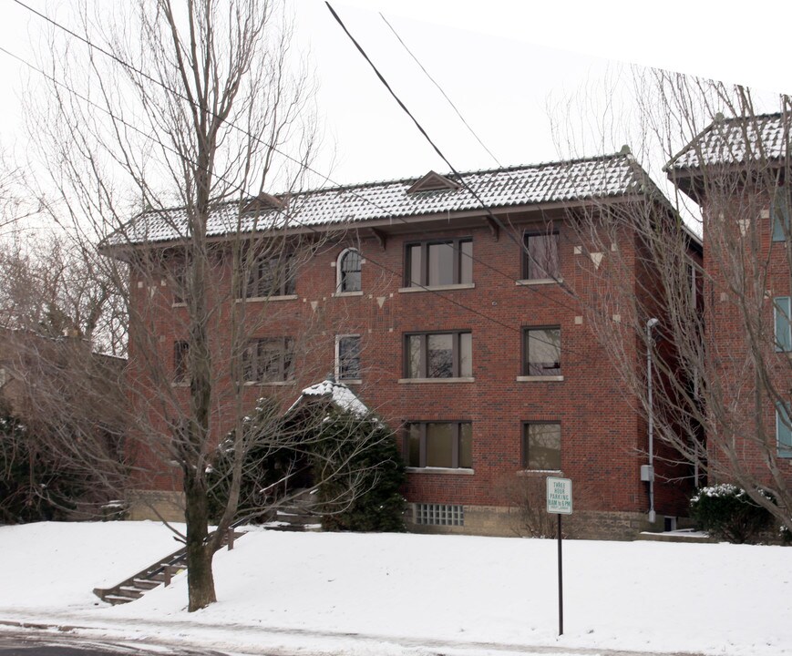720 Shady Dr E in Pittsburgh, PA - Building Photo