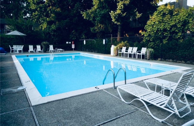 1415 154th Ave NE in Bellevue, WA - Building Photo - Building Photo