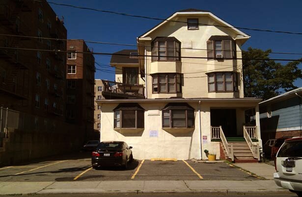 131 Beach 121st St in Rockaway Park, NY - Building Photo