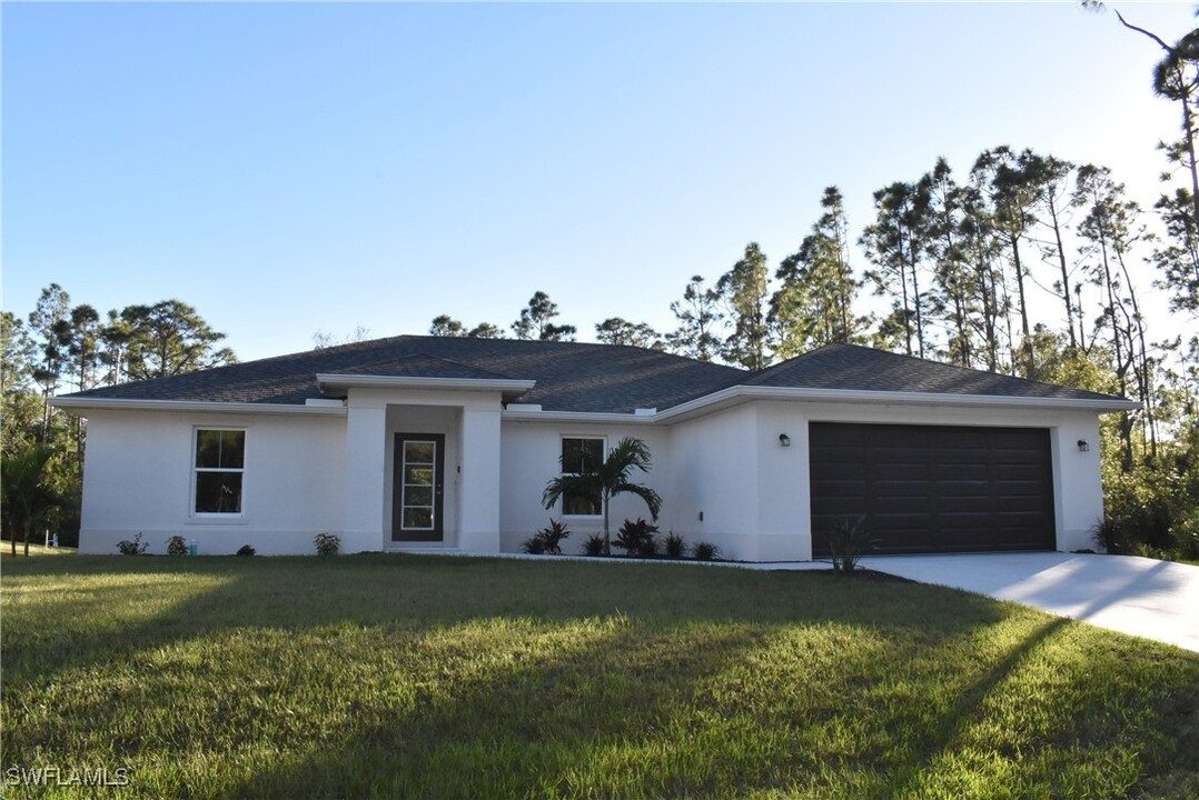 23493 Branch Ave in Port Charlotte, FL - Building Photo