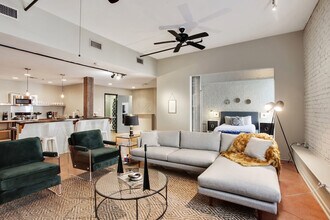 453 Andrew Higgins Blvd in New Orleans, LA - Building Photo - Building Photo