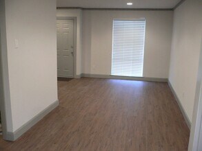 9820 Park Ln Pl, Unit 9820 in Dallas, TX - Foto de edificio - Building Photo