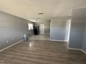 331 Blanco Ct in Avon Park, FL - Foto de edificio - Building Photo