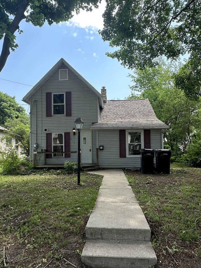 property at 1217 Oak St