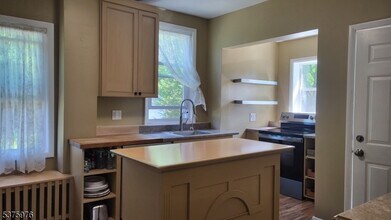 157 E Blackwell St, Unit 4-221 in Dover, NJ - Building Photo - Building Photo