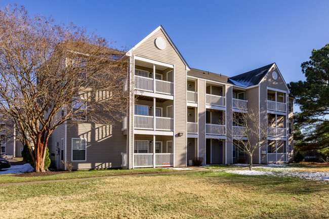 Featherstone South Apartments in Newport News, VA - Building Photo - Building Photo