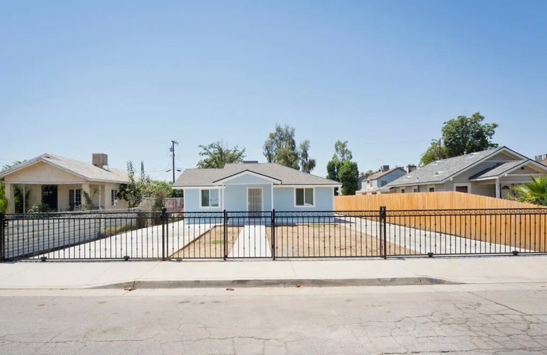 3619 L St in Bakersfield, CA - Foto de edificio