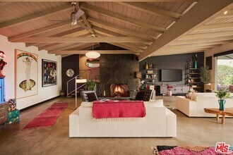 8147 Mulholland Terrace in Los Angeles, CA - Building Photo - Building Photo