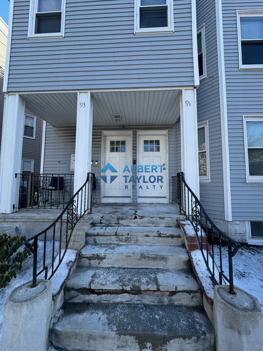 91 Grant St, Unit 1 in Somerville, MA - Foto de edificio