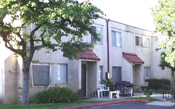 Royal Villas Apartments in Lakeside, CA - Foto de edificio - Building Photo