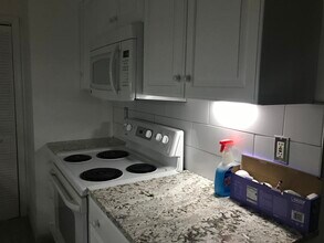 5815 Rexford Dr, Unit K in West Springfield, VA - Foto de edificio - Building Photo