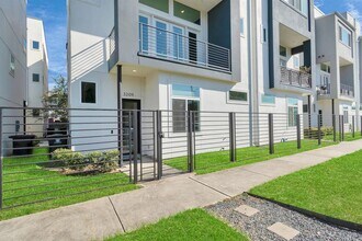 3209 Garrow St in Houston, TX - Building Photo - Building Photo