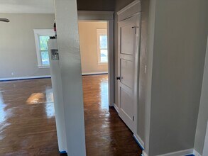 8337 Alameda St in Downey, CA - Foto de edificio - Building Photo