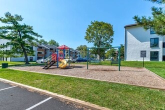 Echelon Glen in Voorhees, NJ - Foto de edificio - Building Photo