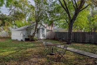 1028 E 43rd St in Austin, TX - Building Photo - Building Photo