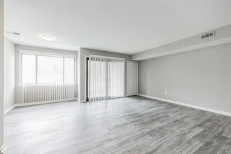 The Crossings at Neshaminy Apartments in Bensalem, PA - Building Photo - Building Photo