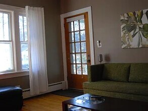 124 Highland Dr in Iowa City, IA - Foto de edificio - Building Photo