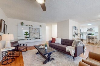 10320 San Luis Rey Pl NE in Albuquerque, NM - Building Photo - Building Photo