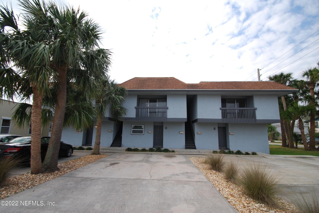 330 6th Ave N-Unit -B in Jacksonville Beach, FL - Building Photo