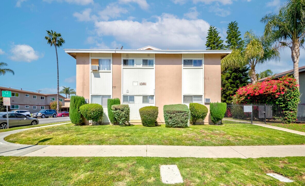 1381 Burwood St, Unit 1 in La Habra, CA - Building Photo